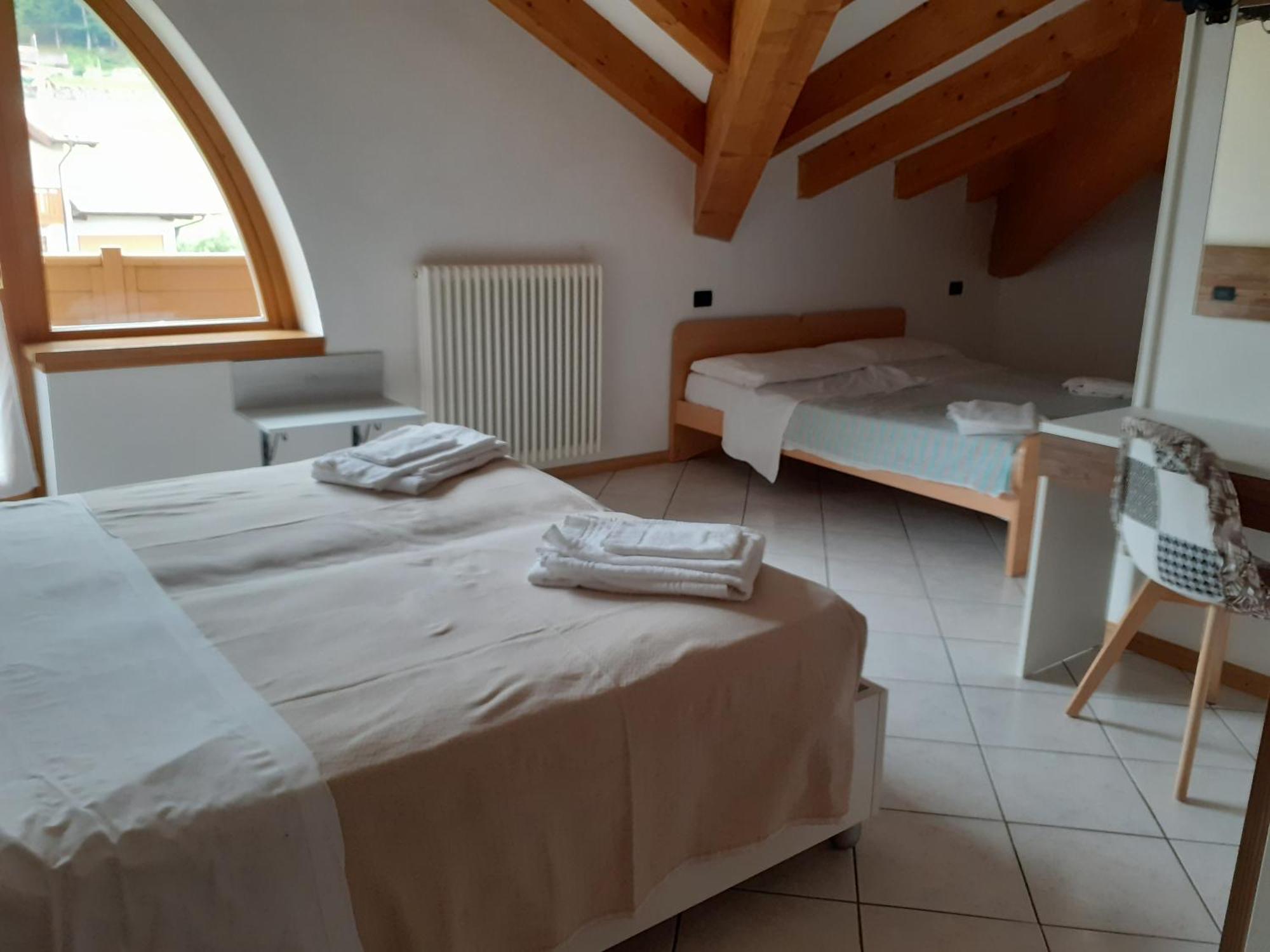Hotel Aurora Cavedago Szoba fotó