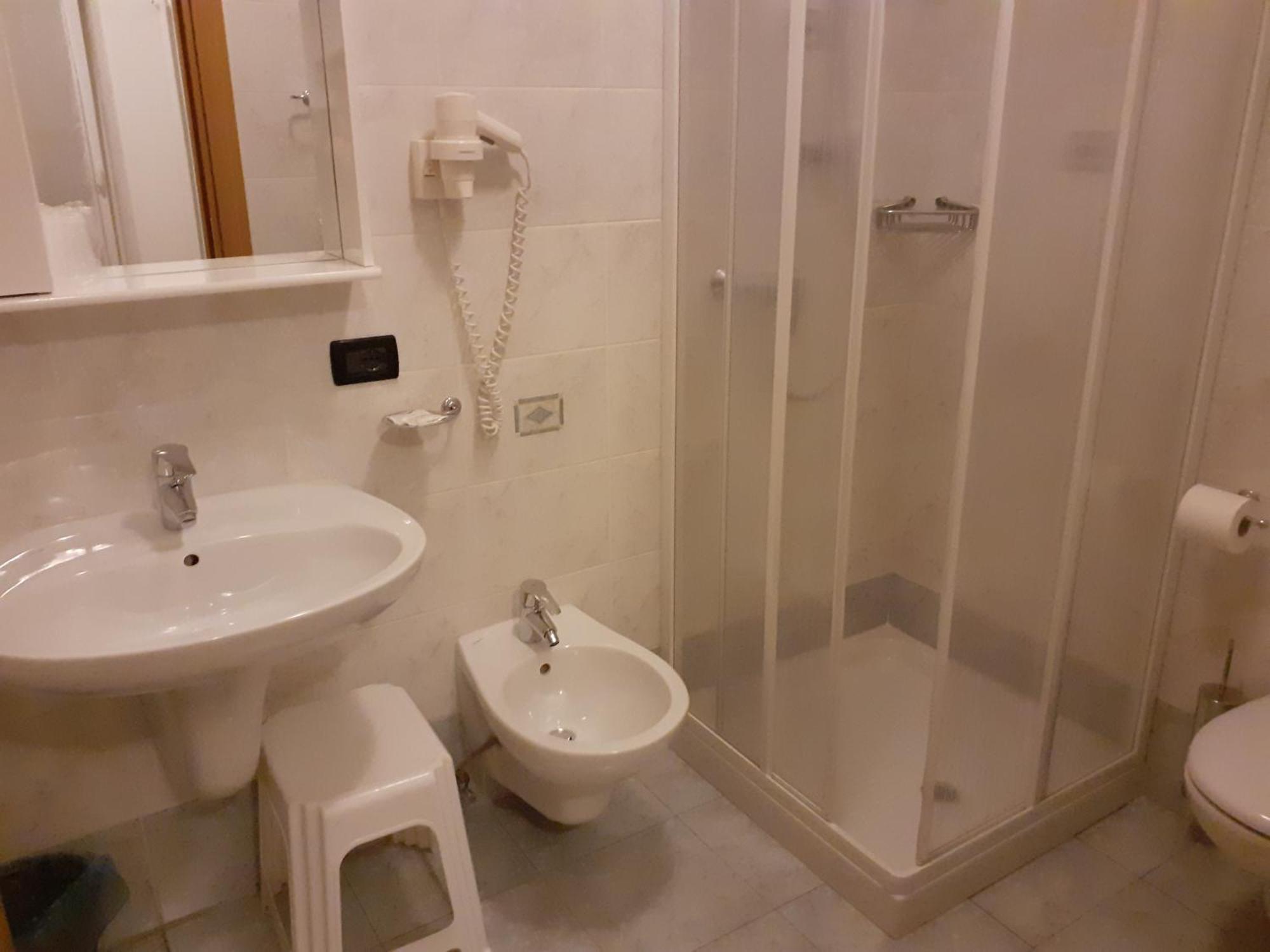 Hotel Aurora Cavedago Szoba fotó